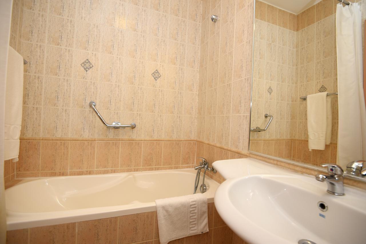 Hotel Belvedere Brăila Екстериор снимка